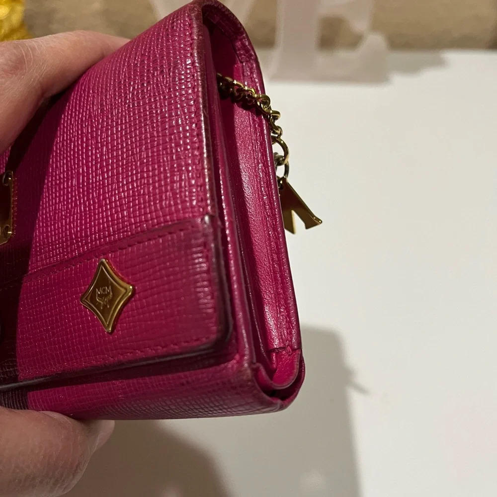 MCM DARK PINK TRIFOLD WALLET WITH MCM CHARM - Picture 12 of 15